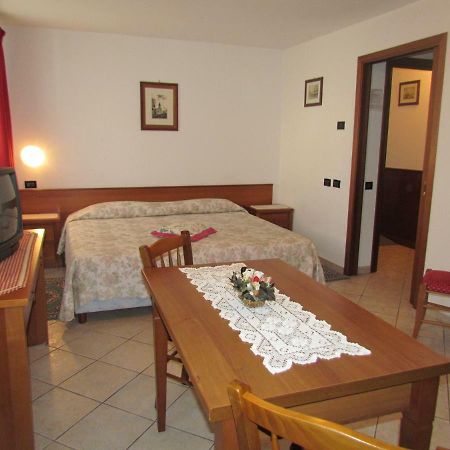 Residence Du Chateau Фенис Екстериор снимка