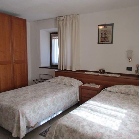 Residence Du Chateau Фенис Екстериор снимка