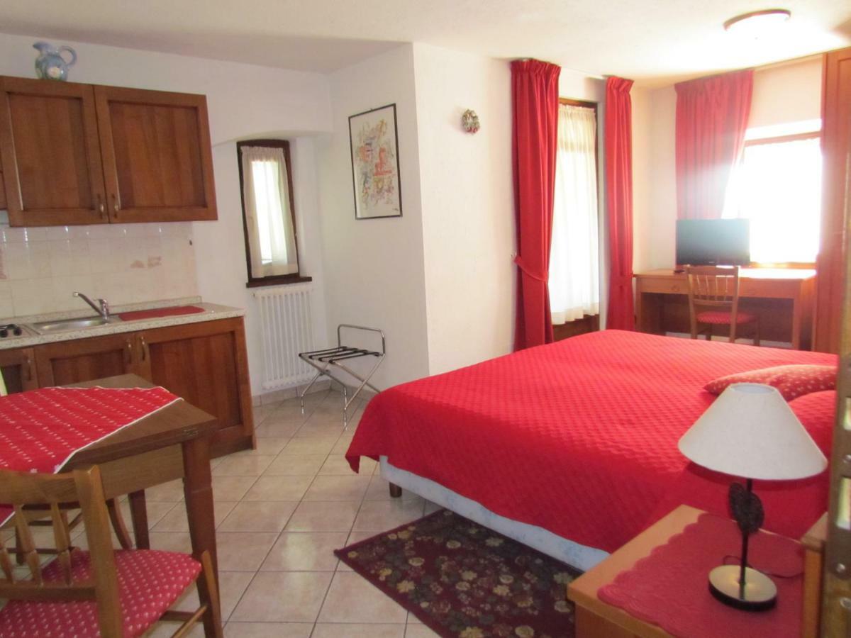 Residence Du Chateau Фенис Екстериор снимка