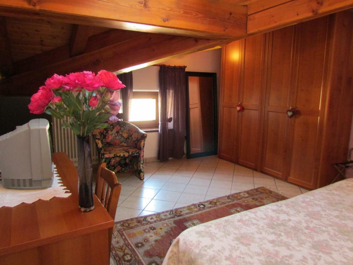 Residence Du Chateau Фенис Екстериор снимка